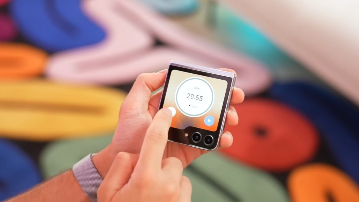 Galaxy Z Flip 5: o dobrável da Samsung que continua a encantar